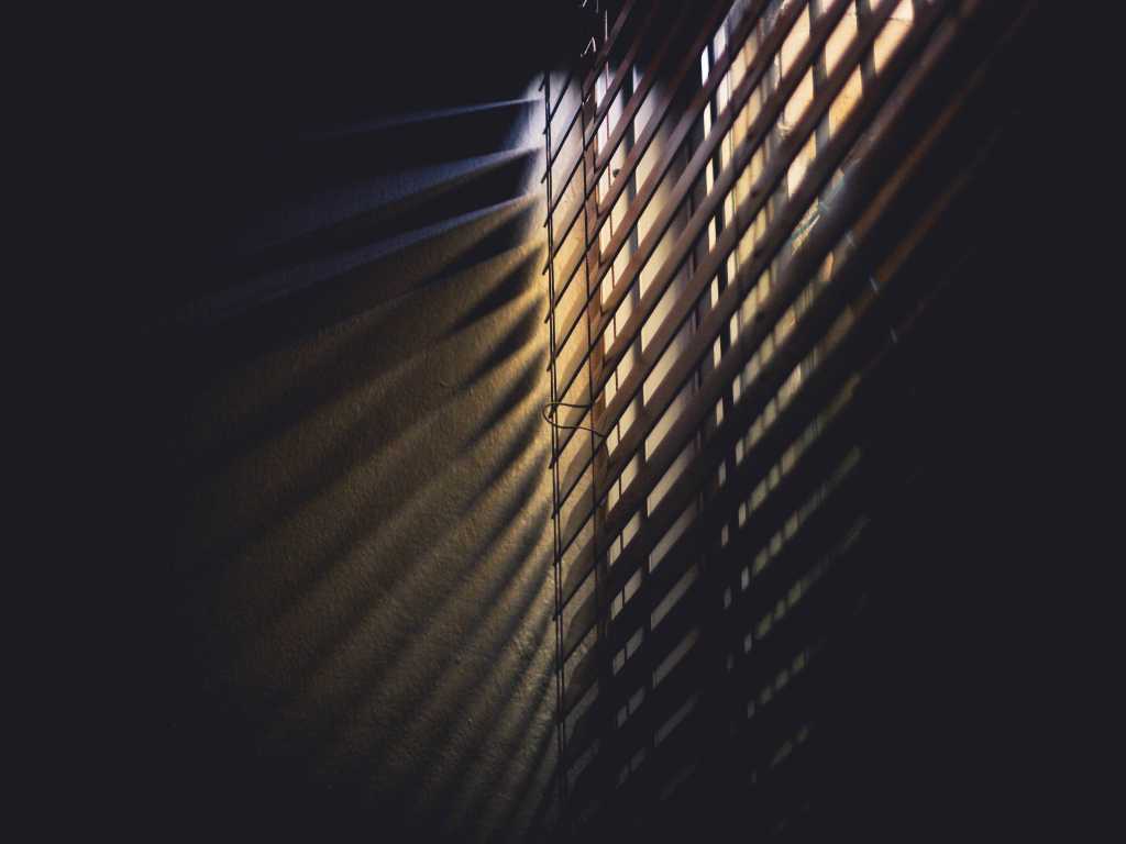 blinds-light